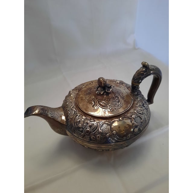 English 1900s English Birmingham Sterling Silver Repoussé Teapot by Maleham & Yeomans For Sale - Image 3 of 9