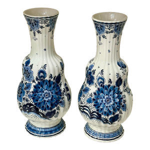 1980s Pair of Royal Goedewaagen Delft Blue & White Hand-Painted Porcelain Vases for Baker Knapp & Tubbs