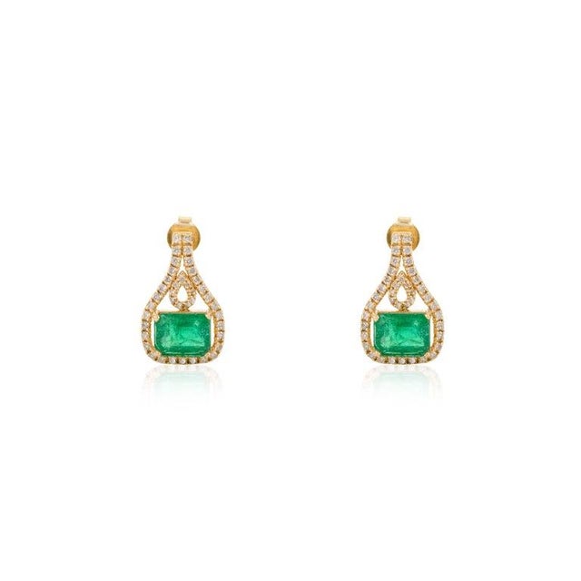 Contemporary 3.67 Ct Natural Emerald and Diamond Bridal Stud Earrings in 18k Solid Gold For Sale - Image 3 of 12