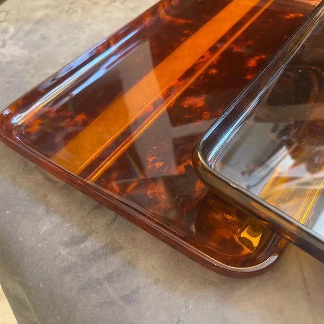 1970s Set of Two Mid-Century Modern Faux Tortoiseshell Lucite Trays by Guzzini For Sale - Image 6 of 13