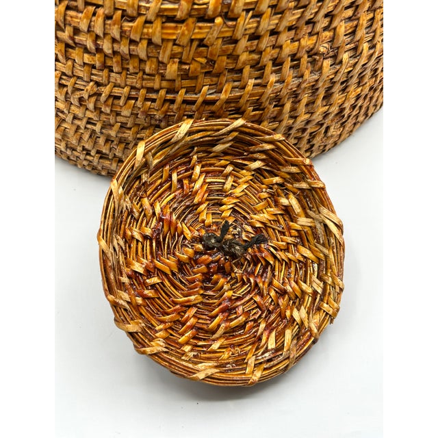 Apache Indian Art Apache Tus Pitch-Coated Lidded Basket With Horsehair Handles, C. 1940–1950 For Sale - Image 4 of 18