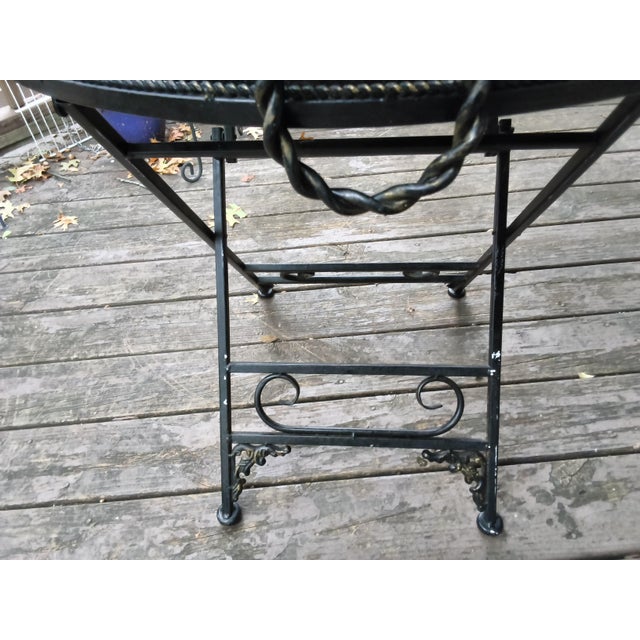 Vintage Hollywood Regency Woven Wicker and Wrought Iron Round Tray Table. For Sale - Image 12 of 16