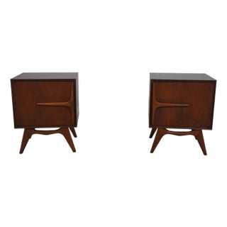 Pair of Mid Century Modern Walnut Sculptural Nightstands For Sale