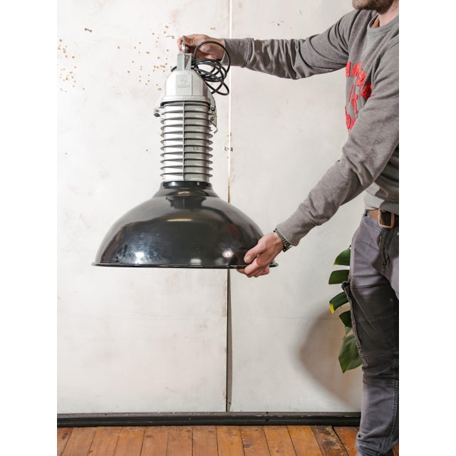 Black HDK Black Enamel Factory Pendant Light with Low Shade and Cast Aluminum Top from Philips, Holland, 1950s For Sale - Image 8 of 12
