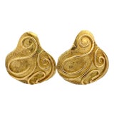 1970s Elizabeth Gage 18k Gold Sculptural Scroll Clip Earrings, A Pair For Sale