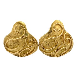 1970s Elizabeth Gage 18k Gold Sculptural Scroll Clip Earrings, A Pair For Sale