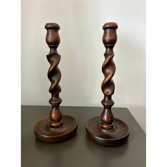Vintage English Oak Barley Twist Candlesticks – Pair of Antique Wooden Candle Holders This exceptional pair of early...