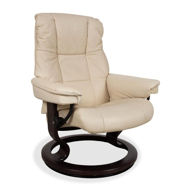 Set of Mayfair Leather Chair with Ottoman from Stressless For Sale - Image 5 of 18