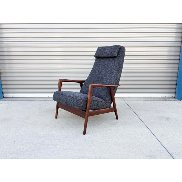 Mid Century Walnut Recliner Lounge Chair & Ottoman Attributed to Alf Svensson for Dux For Sale In Los Angeles - Image 6 of 15