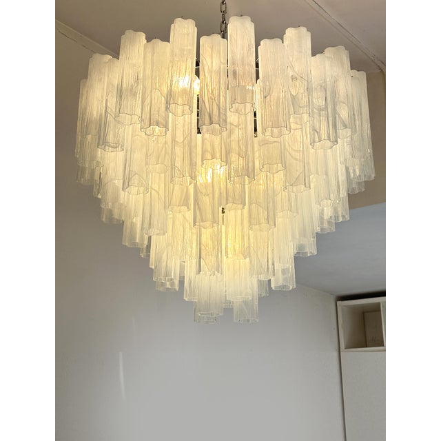 2020s Contemporary Huge Venied-White Alabastro "Tronchi" Murano Glass Chandelier by Simoeng For Sale - Image 5 of 7