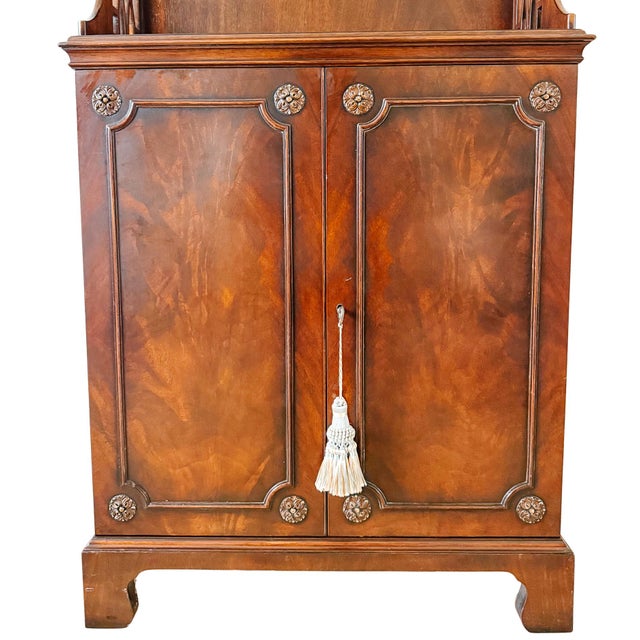 Early 20th Century American Chippendale Mahogany Petite Etagere Cabinets by Robert W. Irwin Co. - A Pair For Sale - Image 9 of 16