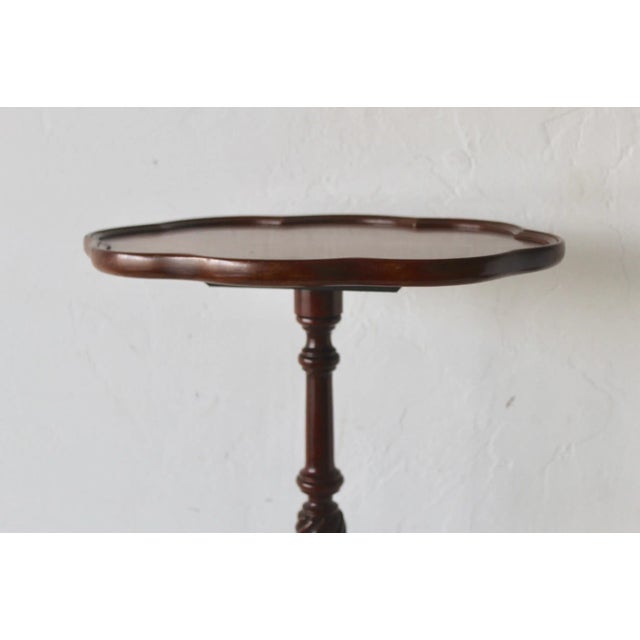 Mid-Century Modern 1950s Brandt Furniture Scalloped Oval Tripod Cherry Candle Stand Side Table Mid-Century For Sale - Image 3 of 11