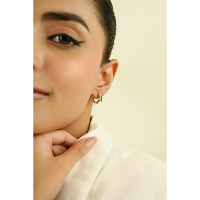 Contemporary 14k Yellow Gold 1.02 Ct Emerald & Diamond Huggie Hoop Earrings- 2 Pieces For Sale In New York - Image 6 of 12