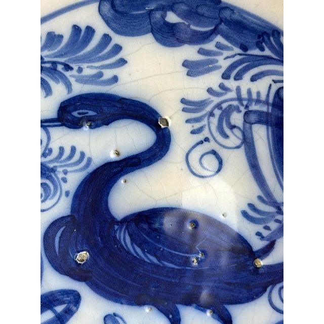 Spanish Talavera Blue and White Faience Charger with Bird and Helechos y Palmeta Decoration, 18th Century For Sale - Image 6 of 10