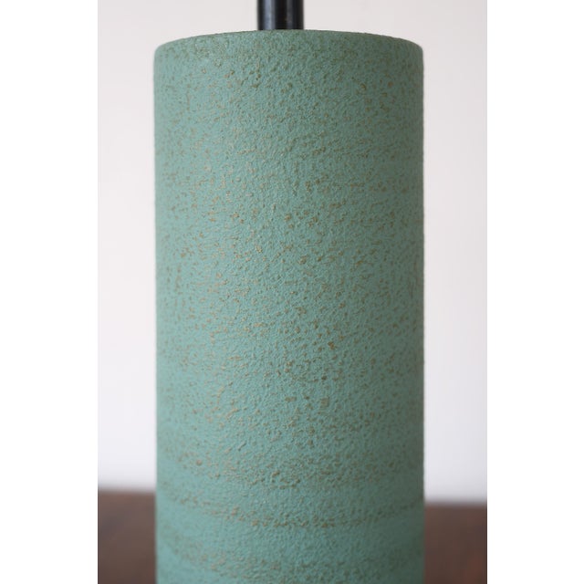 1950s Mid Century Modern Green Ceramic Cylinder Table Lamp With Metal Tripod Base For Sale - Image 5 of 10