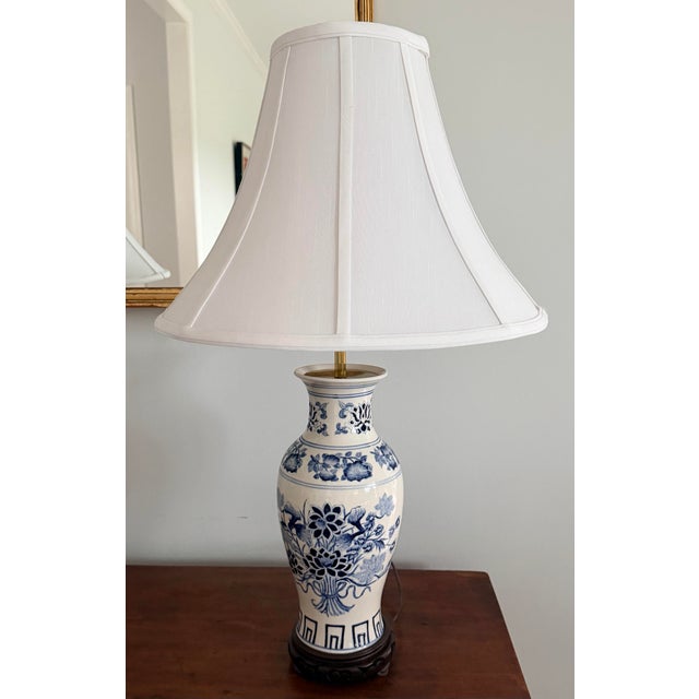 Chinoiserie Blue and White Porcelain Vase Table Lamps For Sale - Image 11 of 12