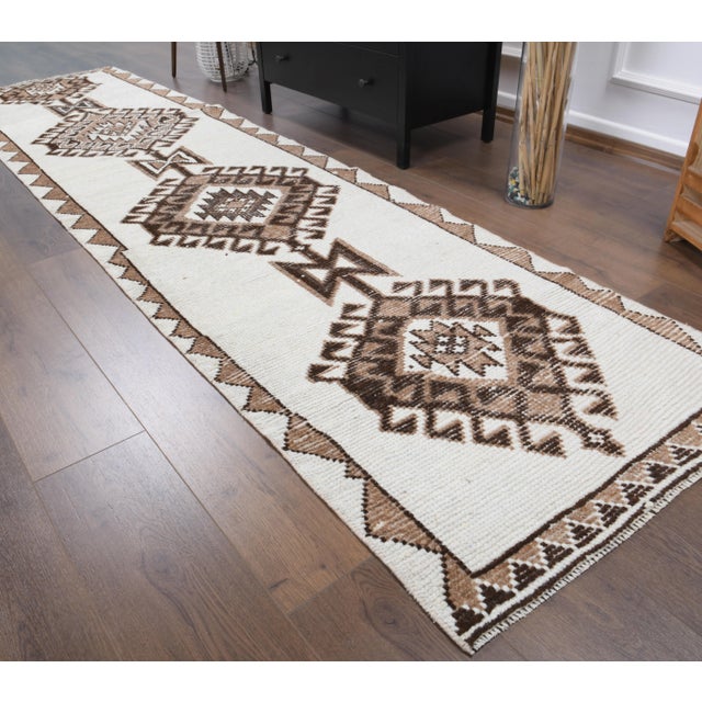 White Vintage Turkish Oushak Handmade Wool Cotton White Runner Rug For Sale - Image 8 of 10