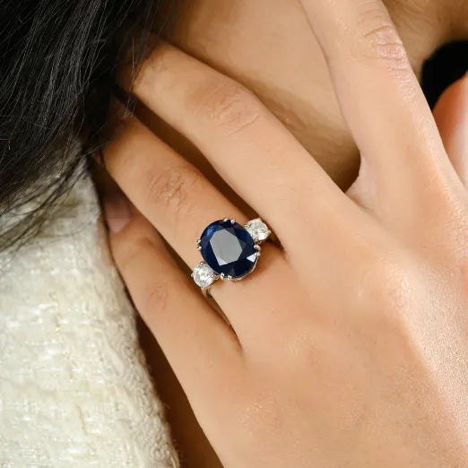 8.55 Carat Blue Sapphire and Diamond Three Stone 18k Gold Ring Size 5 For Sale In New York - Image 6 of 12