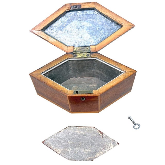 Georgian Hexagonal Shaped Mahogany Tea Caddy, 1790 For Sale - Image 6 of 11
