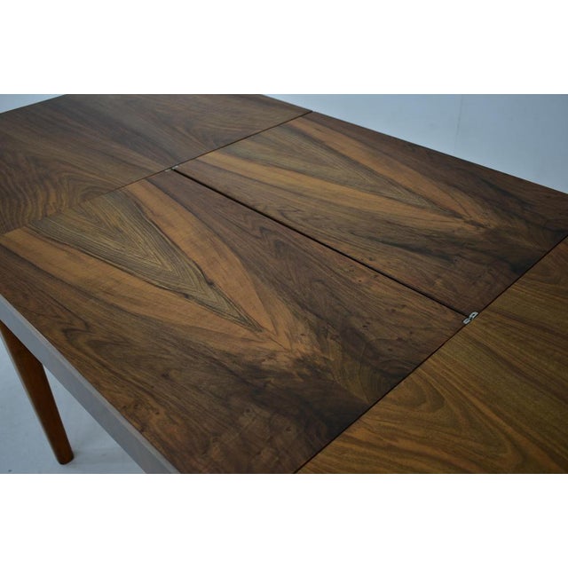 Czechoslovakian Extendable Dining Table in Walnut by Jindrich Halabala, 1940s For Sale - Image 6 of 18