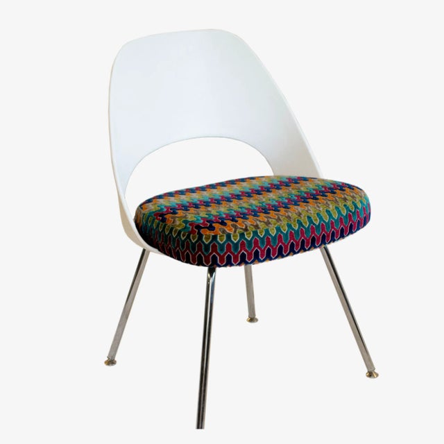 Textile Knoll Armless Saarinen Plastic-Back Side Chair in Colorful ZigZag Fabric For Sale - Image 7 of 7