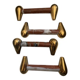 Example of Cabinetry Fixed and Bar Pulls