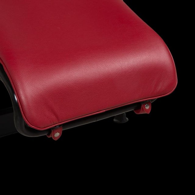 Bauhaus LC 4 Leather Chaise Lounge in Red by Le Corbusier for Cassina For Sale - Image 6 of 16