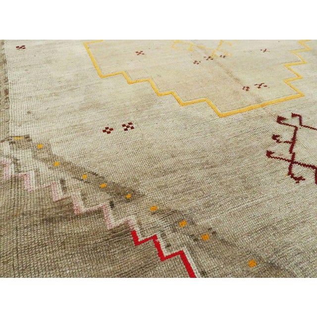 Galerie Shabab Collection Mid-20th Century Turkish Anatolian Carpet For Sale In New York - Image 6 of 10