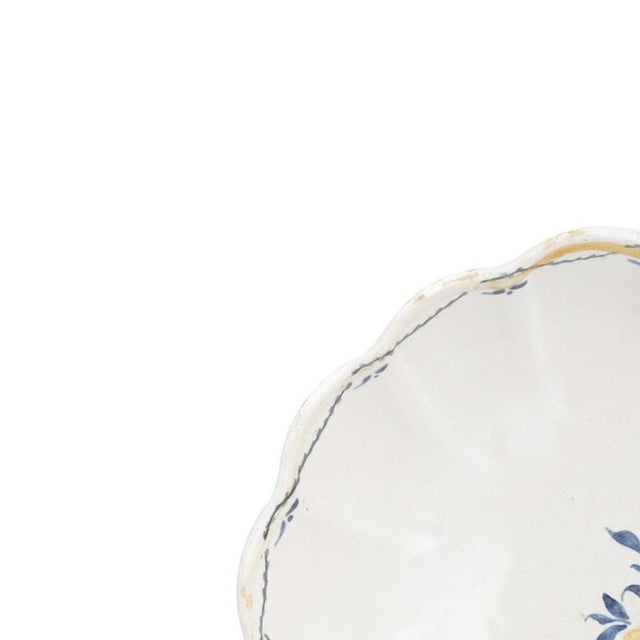 Earthenware - Fruit bowl in earthenware - 19th century. Portuguese, 19th-century manufacture, partially glazed body, with...