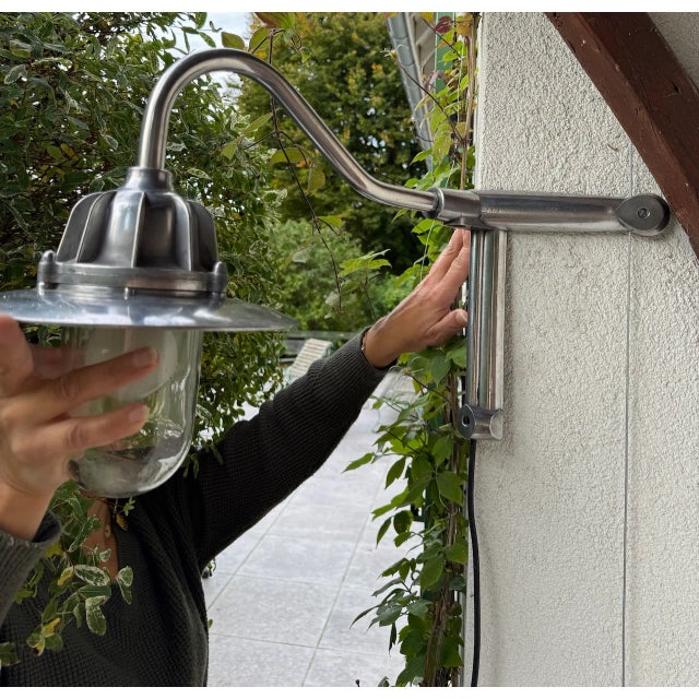 Original and perfectly designed, this outdoor or indoor wall light is of excellent quality and completely waterproof....