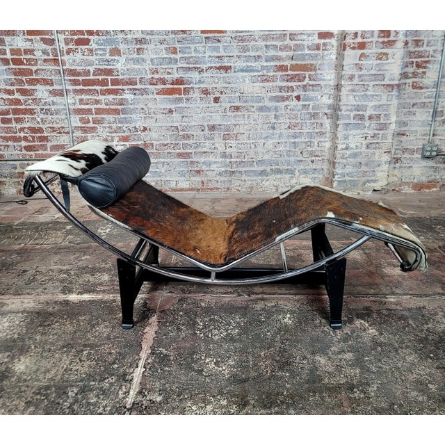 Cassina Lc4 Le Corbusier Chaise Lounge Chair W/ Cow Hyde Leather For Sale - Image 4 of 9