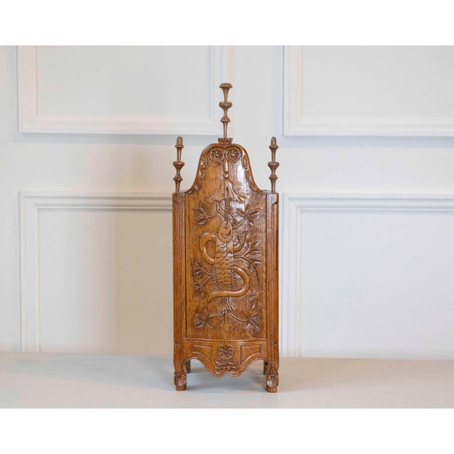 This finely carved French flour box dates from the early twentieth century and reflects the work of a highly skilled...