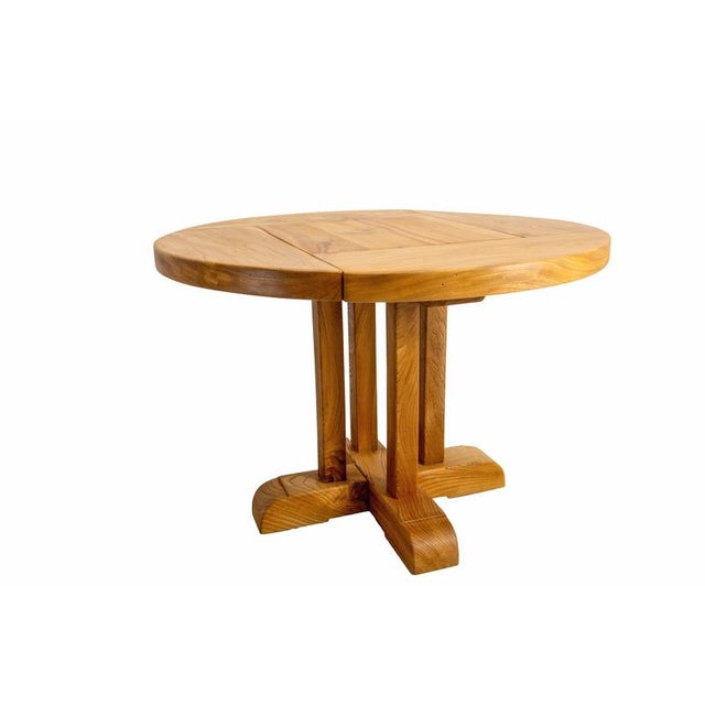 This elm round table stands out for its understated yet warm appearance, revealing the wood’s natural richness after...