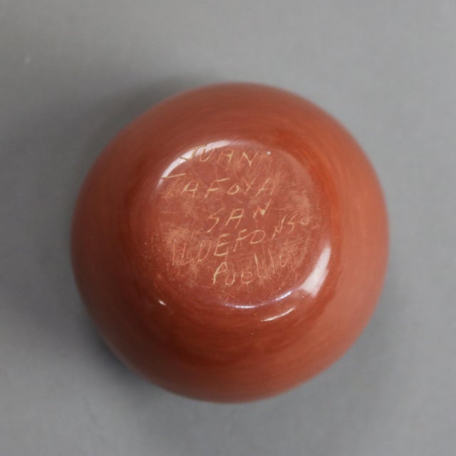 Native American Set of 2 Southwestern Native American Redware Pueblo Pottery Signed Bowls, Early 20th Century For Sale - Image 3 of 7