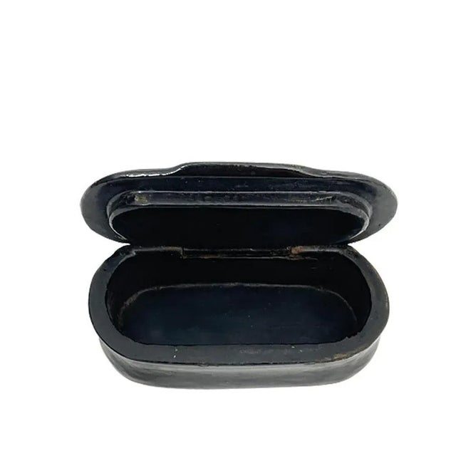 Paper Small 18th Century Papier-Mâché Snuff Box For Sale - Image 7 of 8