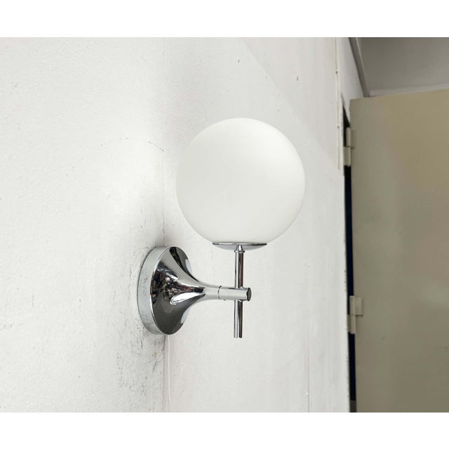 Elegant wall lamp by Temde, designed by E.R. Nele. Often mistakenly attributed to Max Bill. Classic yet timelessly modern,...