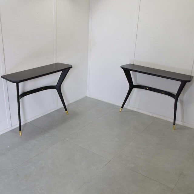 Mid-Century Modern Console Tables in Black Lacquered Walnut with Brass Details and Glass Top attributed to Ico Parisi, 1950s, Set of 2 For Sale - Image 3 of 7