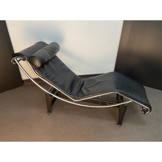Black LC4 Chaise Lounge by Le Corbusier, Pierre Jeanneret and Charlotte Perriand for Cassina, 1970s For Sale - Image 8 of 8