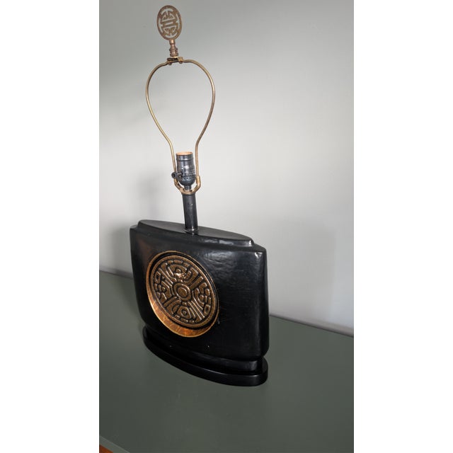 Vintage Black & Gold Chinoiserie Table Lamp With Asian Medallion and Matching Finial For Sale - Image 10 of 13