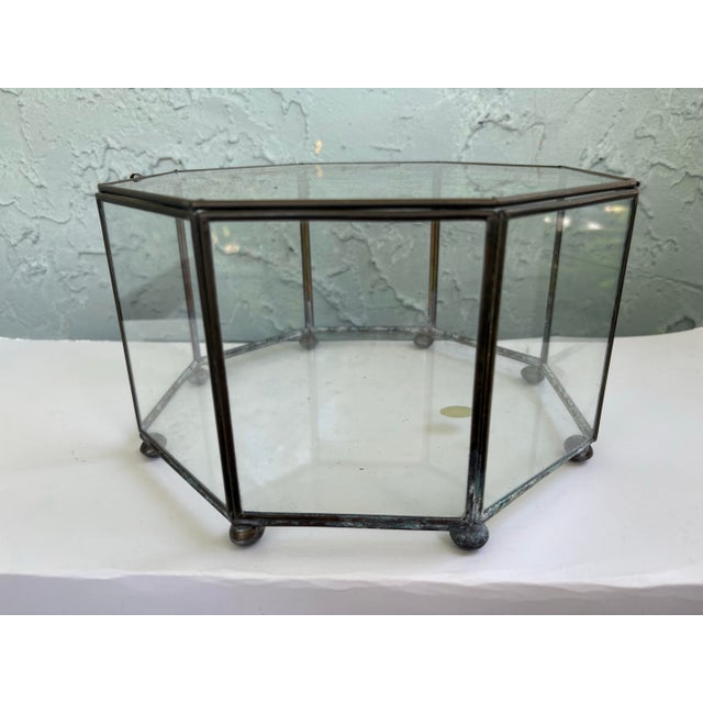 Mid-Century Modern Vintage Mexican Brass & Glass Octagonal Display Boxes, Set of 2 – Micro Kit Mexico For Sale - Image 3 of 12