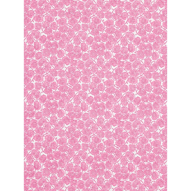 Hinson re-enters the limelight with a show-stopping debut collection under the Scalamandré name. COLOR POP!, a collection...