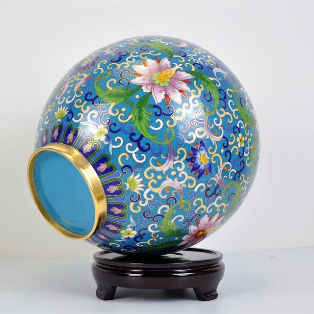 Vintage Chinese Cloisonné Vase | Gilt Lotus & Scrolling Vine Motif With Stand & Box For Sale In Los Angeles - Image 6 of 9