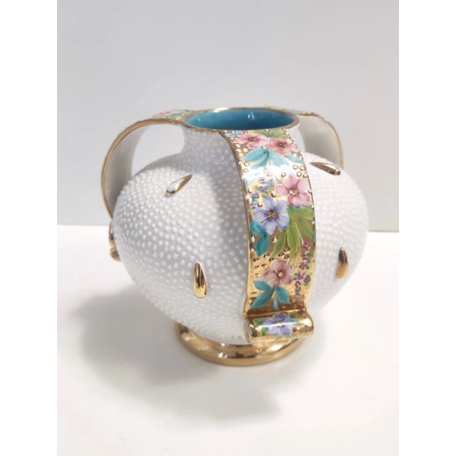 Vintage White and Gold Deruta Earthenware Vase with Multicolored Flowers, Italy, 1950s For Sale - Image 9 of 14