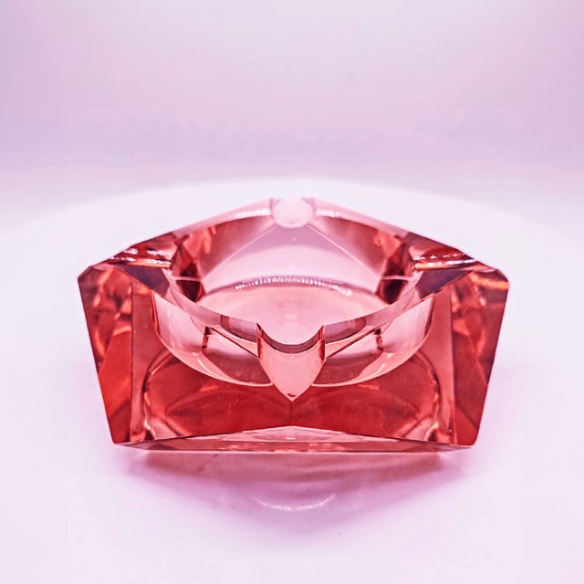 Mid-Century Modern Vintage Italian Pink Multifaceted Ashtray in Murano Glass, 1960s For Sale - Image 3 of 8