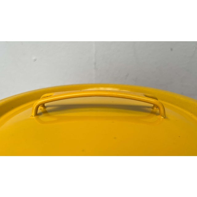 1960s Mid-Century Modern Yellow Minimalist Enamel Pot by Seppo Mallat for Finel, Finland, 1960s For Sale - Image 5 of 18