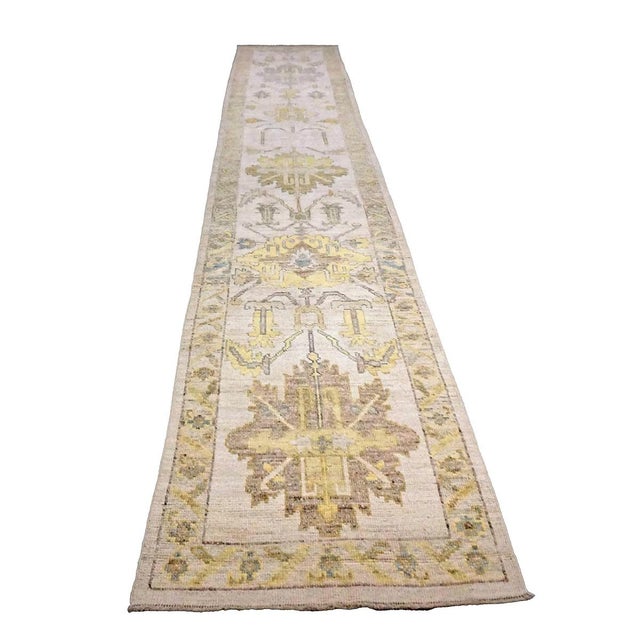 Condition: New Origin: Turkey Design: Oushak Actual size: 3'2" X 18'9" Thickness: 1/8" - 1/4" Colors: Gold, Ivory, Yellow,...
