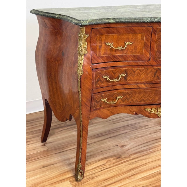 Vintage French Louis XV Style Marble Top Commode Bombe Chest For Sale In Kansas City - Image 6 of 18
