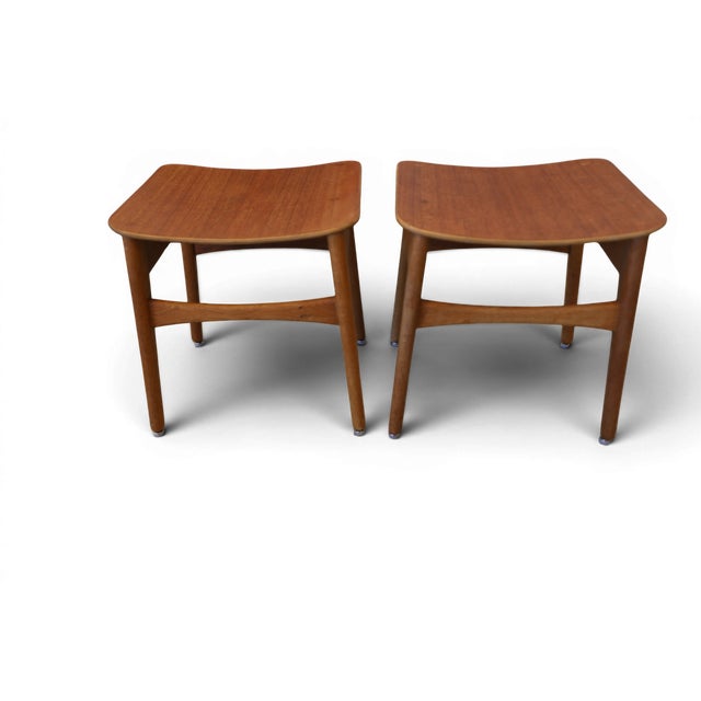 Danish stool in teak and oak with a lovely period expression, both in design and choice of materials. The seat is in teak...