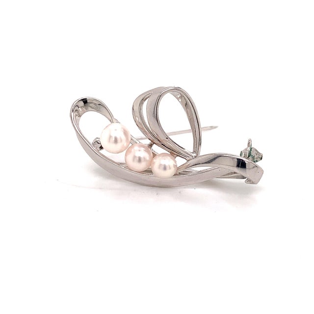 1990s Mikimoto Estate Akoya Pearl Brooch Pin Sterling Silver For Sale In New York - Image 6 of 8