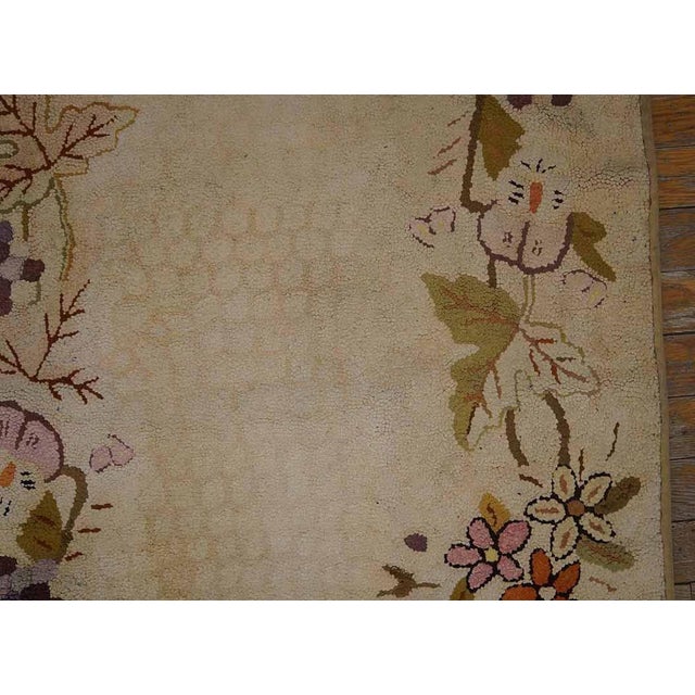 1930s Tan Beige Floral Folk Art Antique American Hooked Handknotted Wool Runner For Sale - Image 9 of 13